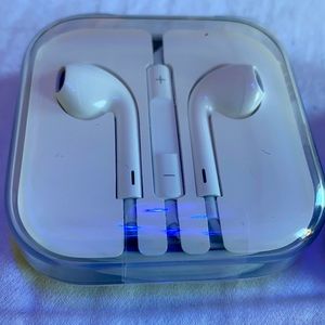EarPods with 3.5mm Headphone Plug